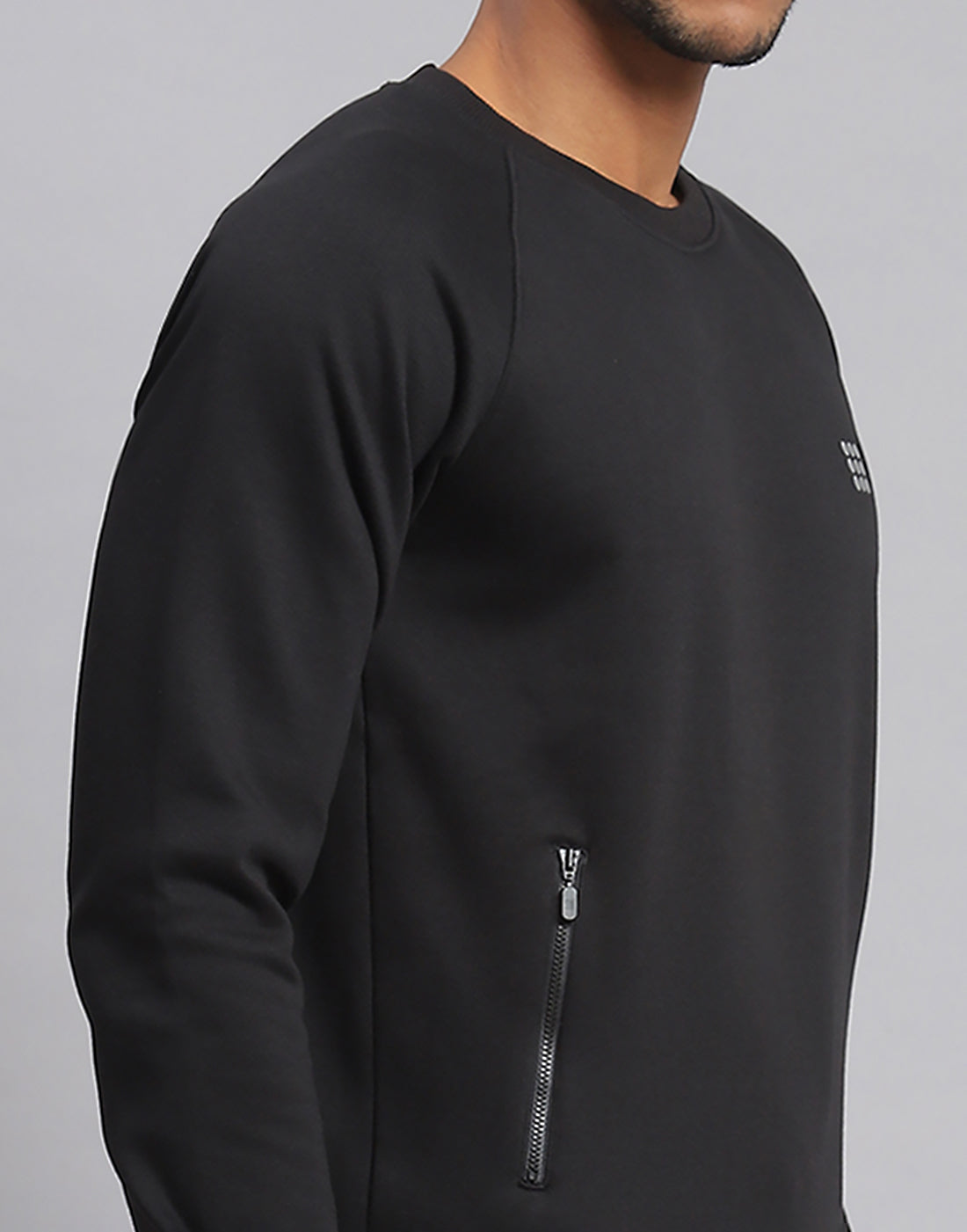 Men Black Solid Round Neck Full Sleeve Sweatshirt
