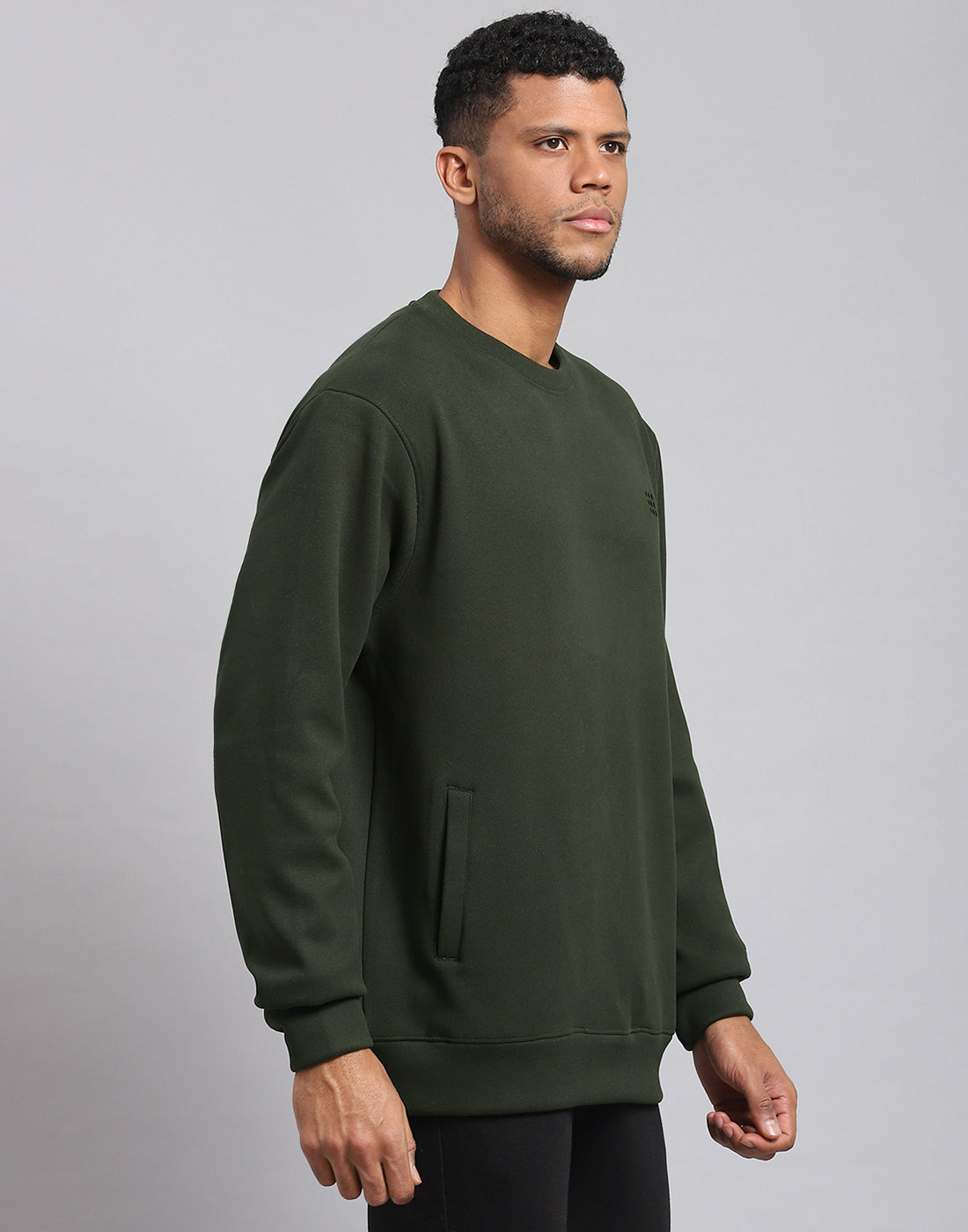 Men Olive Solid Round Neck Full Sleeve Sweatshirt