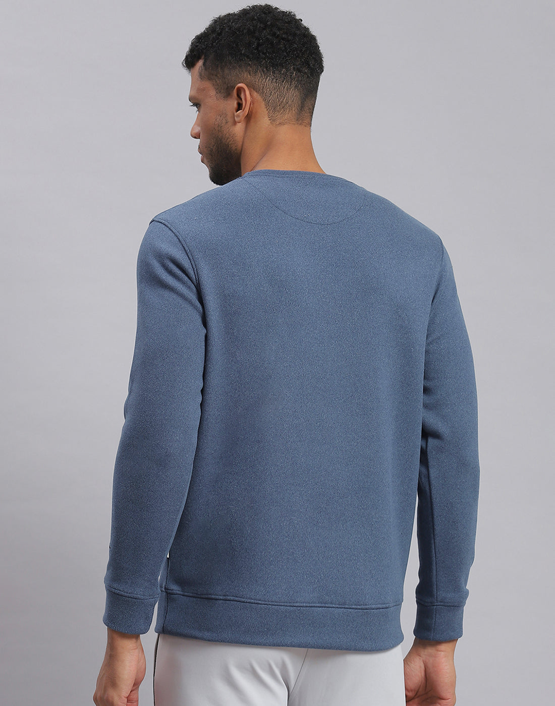 Men Blue Solid Round Neck Full Sleeve Sweatshirt