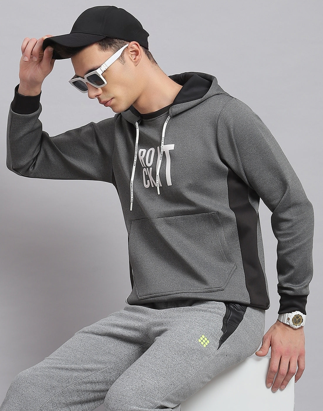 Rock.it Men Grey Solid Hooded Full Sleeve Sweatshirt