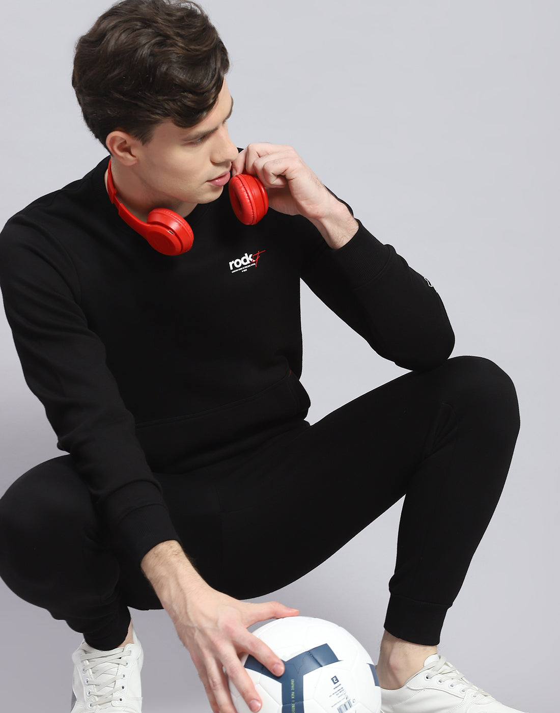 Rock.it Men Black Solid Round Neck Full Sleeve Tracksuit