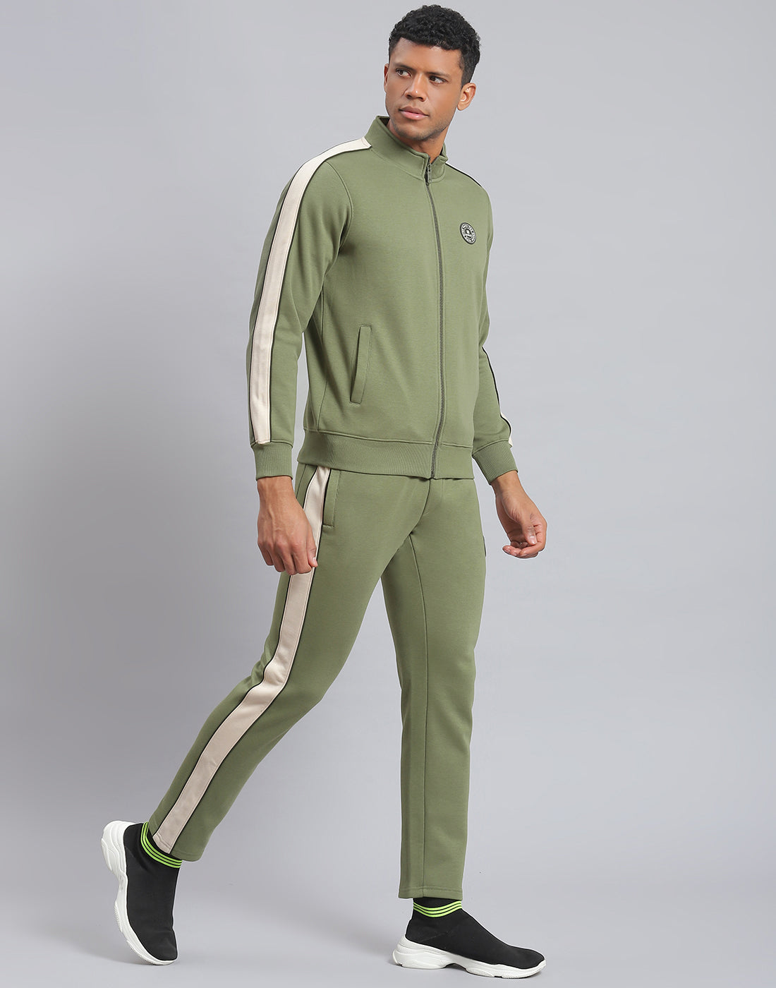 Rock.it Men Green Solid Stand Collar Full Sleeve Tracksuit
