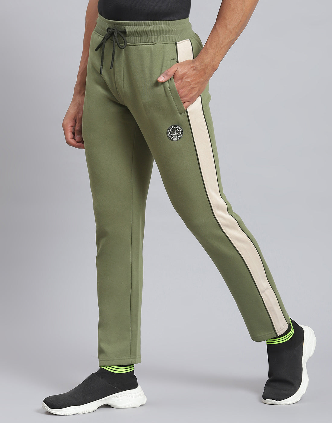 Rock.it Men Green Solid Stand Collar Full Sleeve Tracksuit