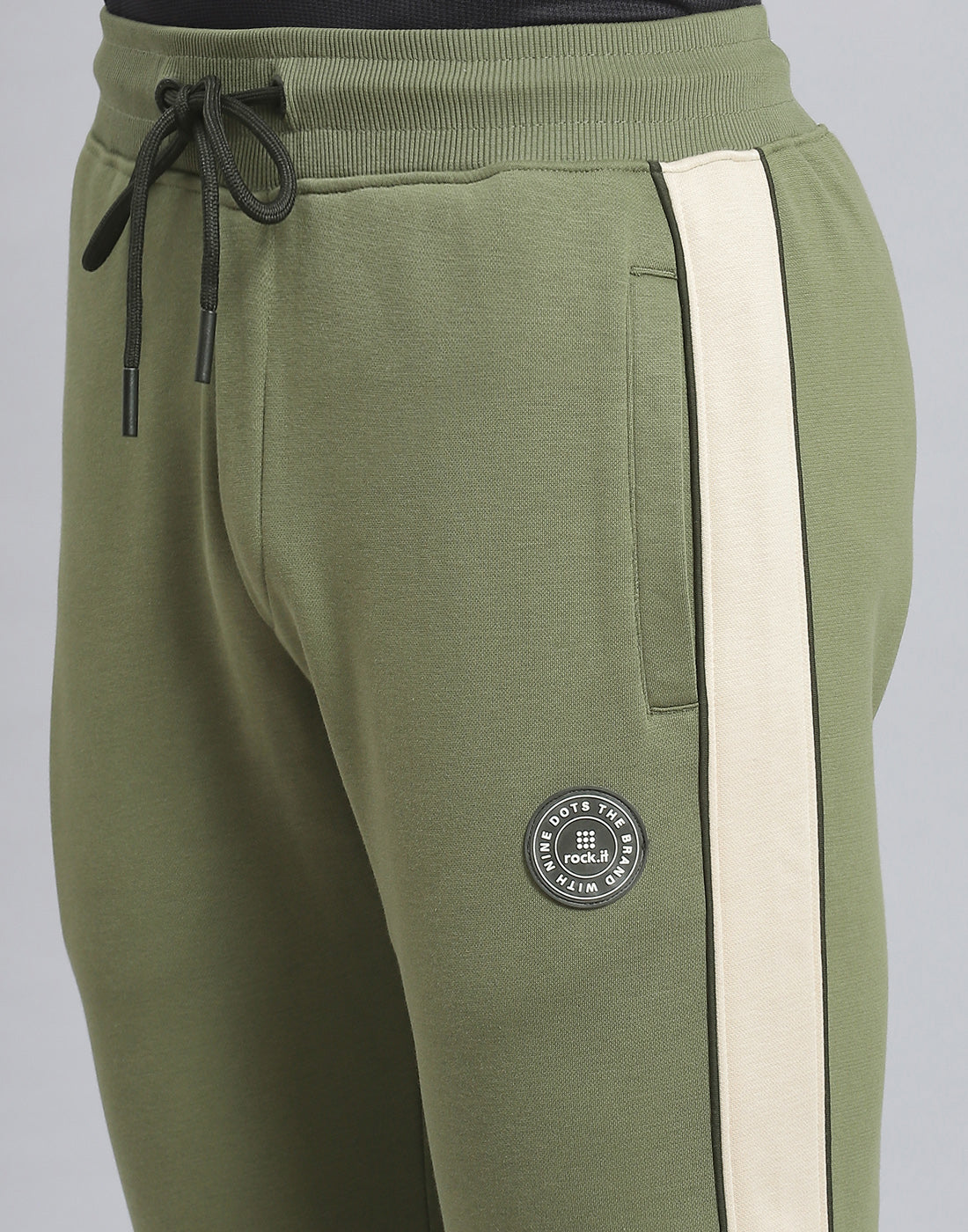 Rock.it Men Green Solid Stand Collar Full Sleeve Tracksuit