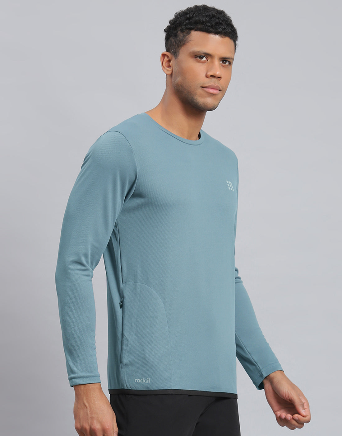 Men Blue Solid Round Neck Full Sleeve Active T-Shirt