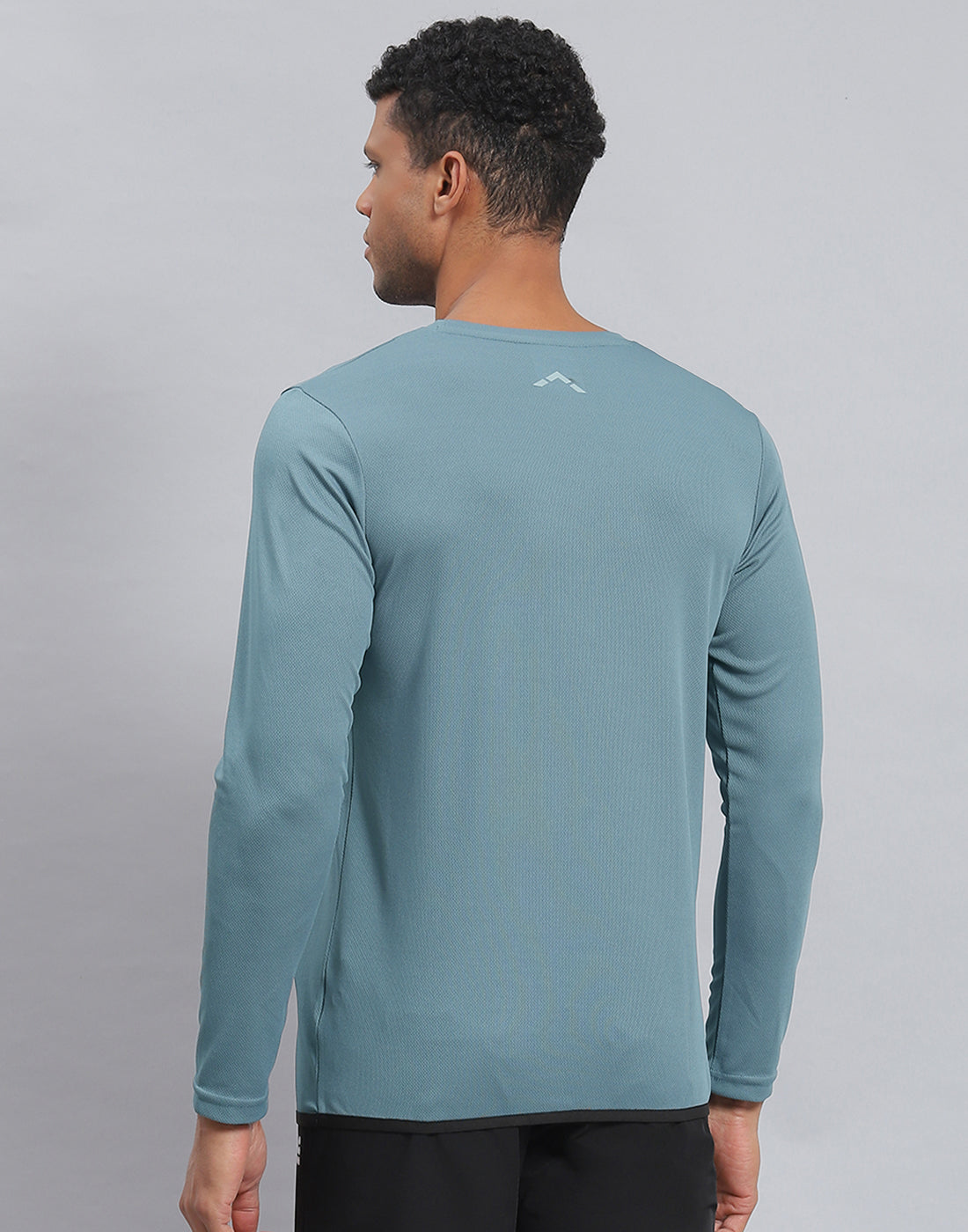 Men Blue Solid Round Neck Full Sleeve Active T-Shirt