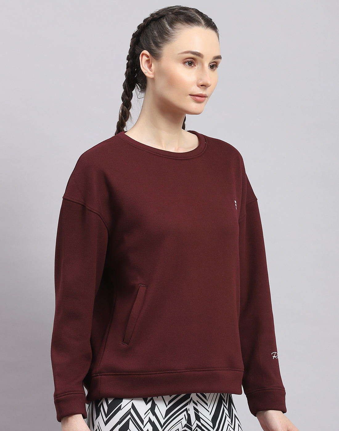 Women Maroon Solid Round Neck Full Sleeve Sweatshirt