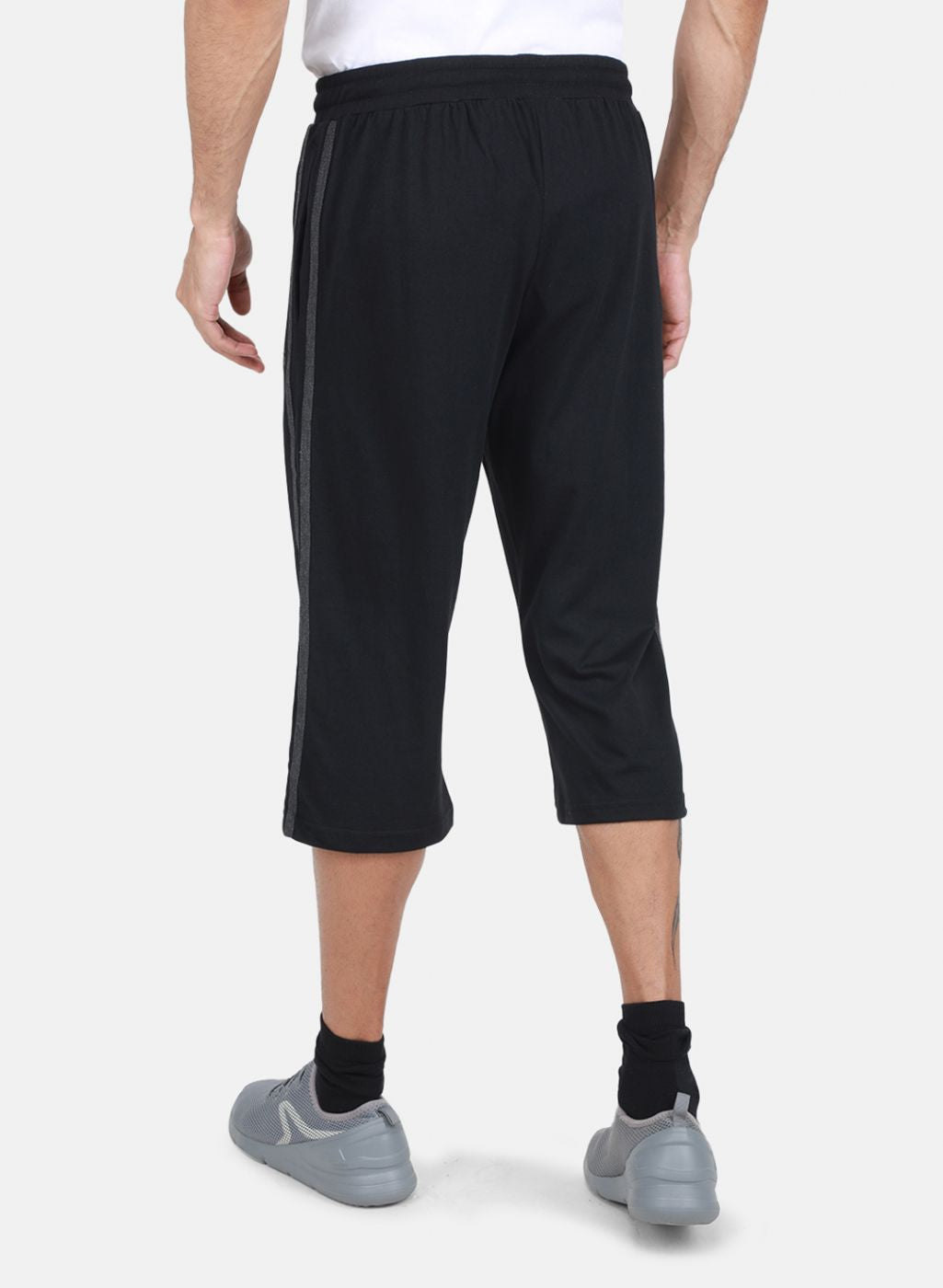 Men Black Solid Capri