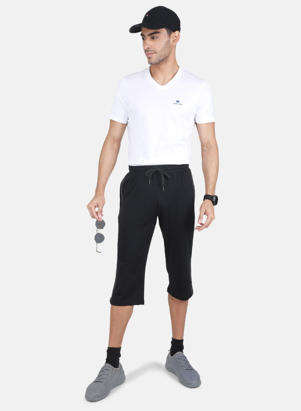 Men Black Solid Capri