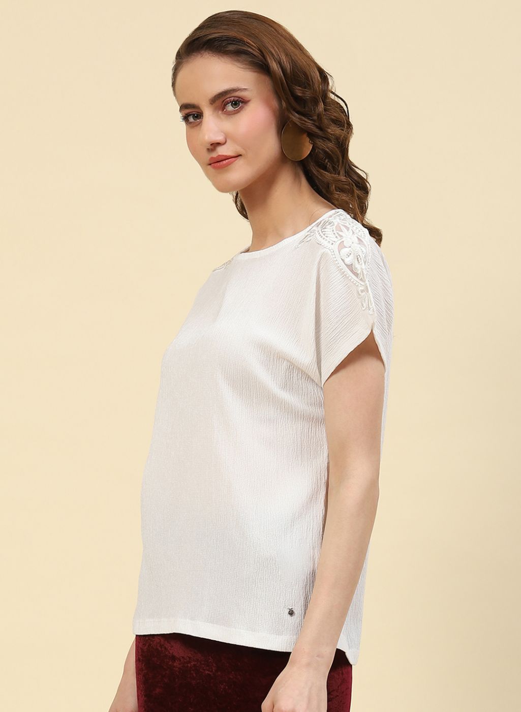 Women White Solid Top