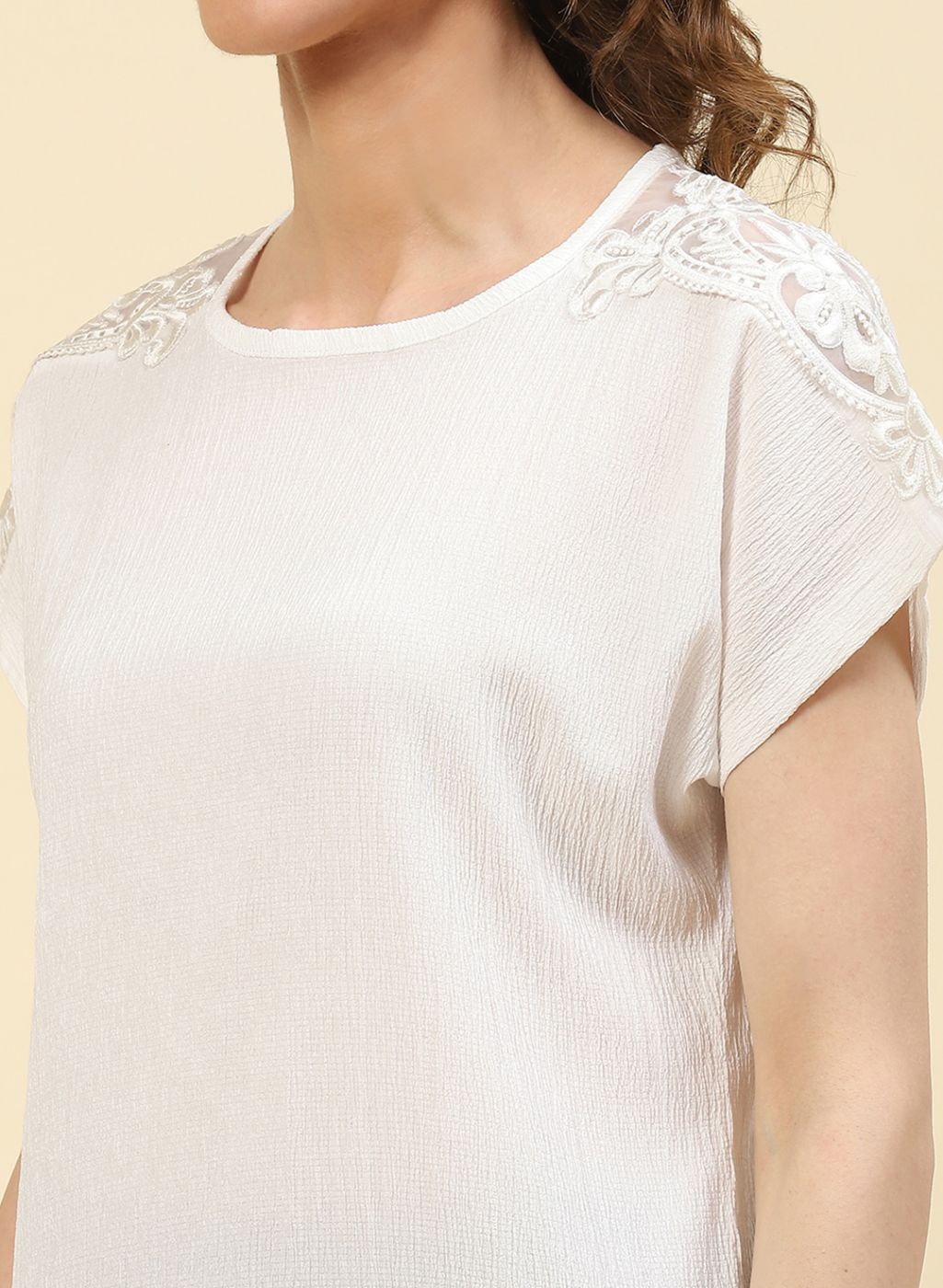 Women White Solid Top