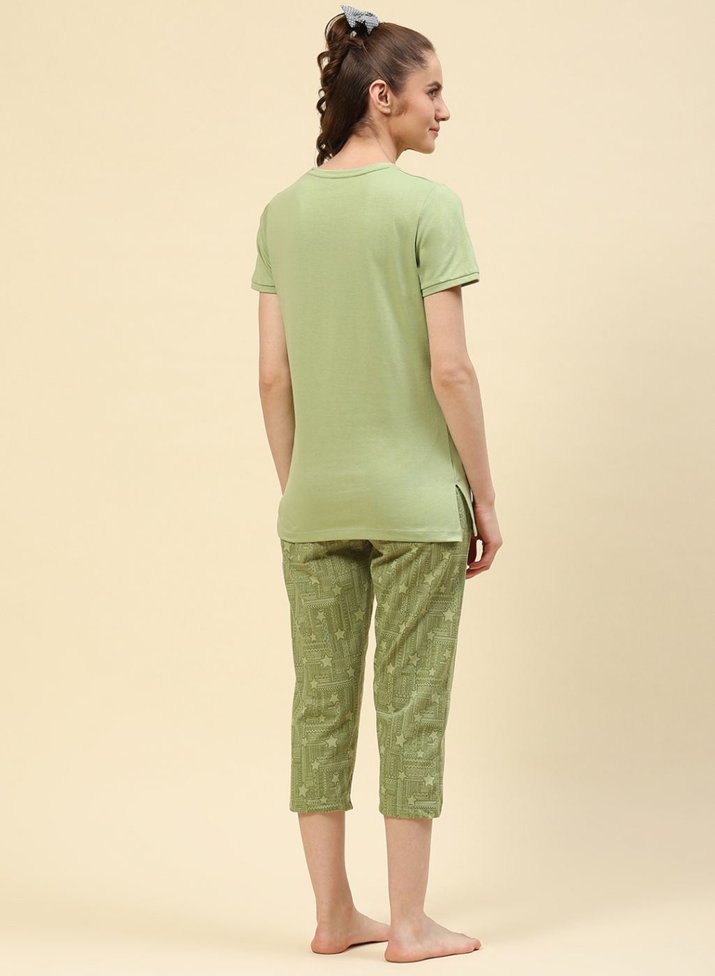 Women Green Printed Capri Set