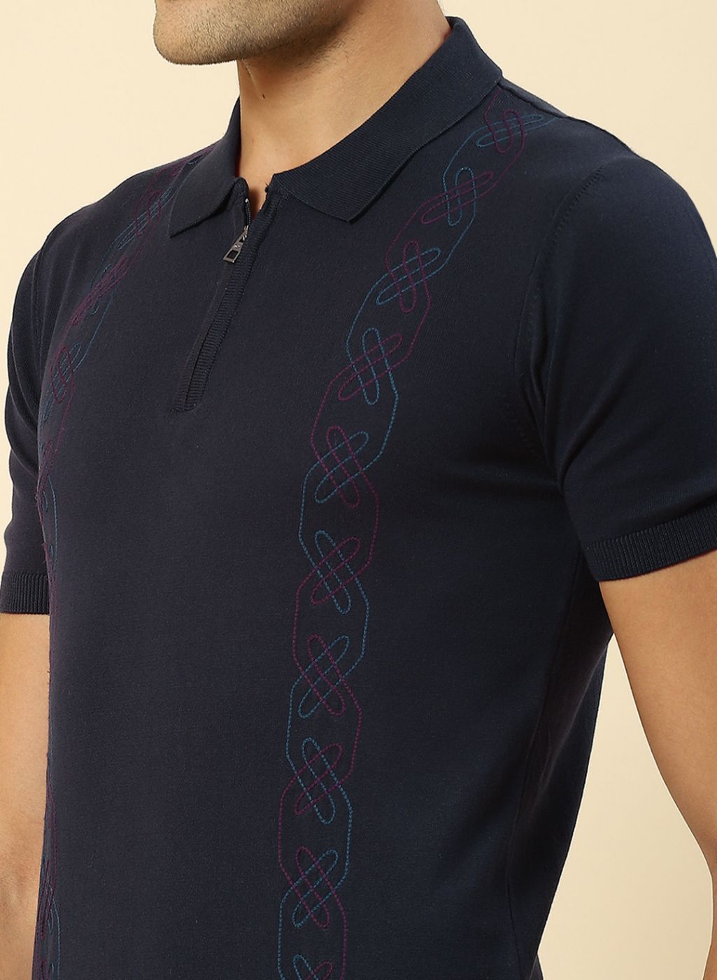 Men NAvy Blue Solid T-Shirt