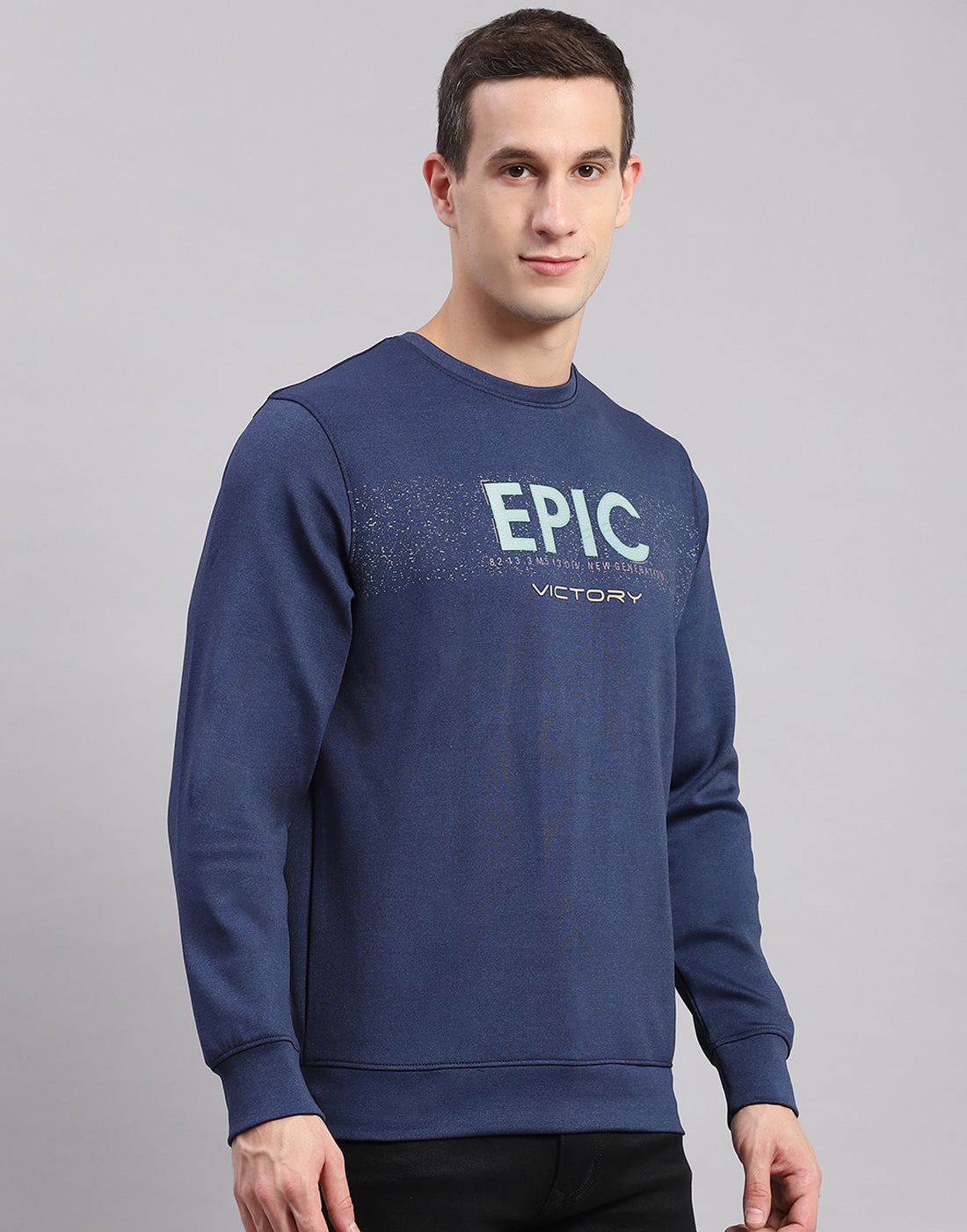 Men Blue Solid Round Neck Full Sleeve Sweatshirts