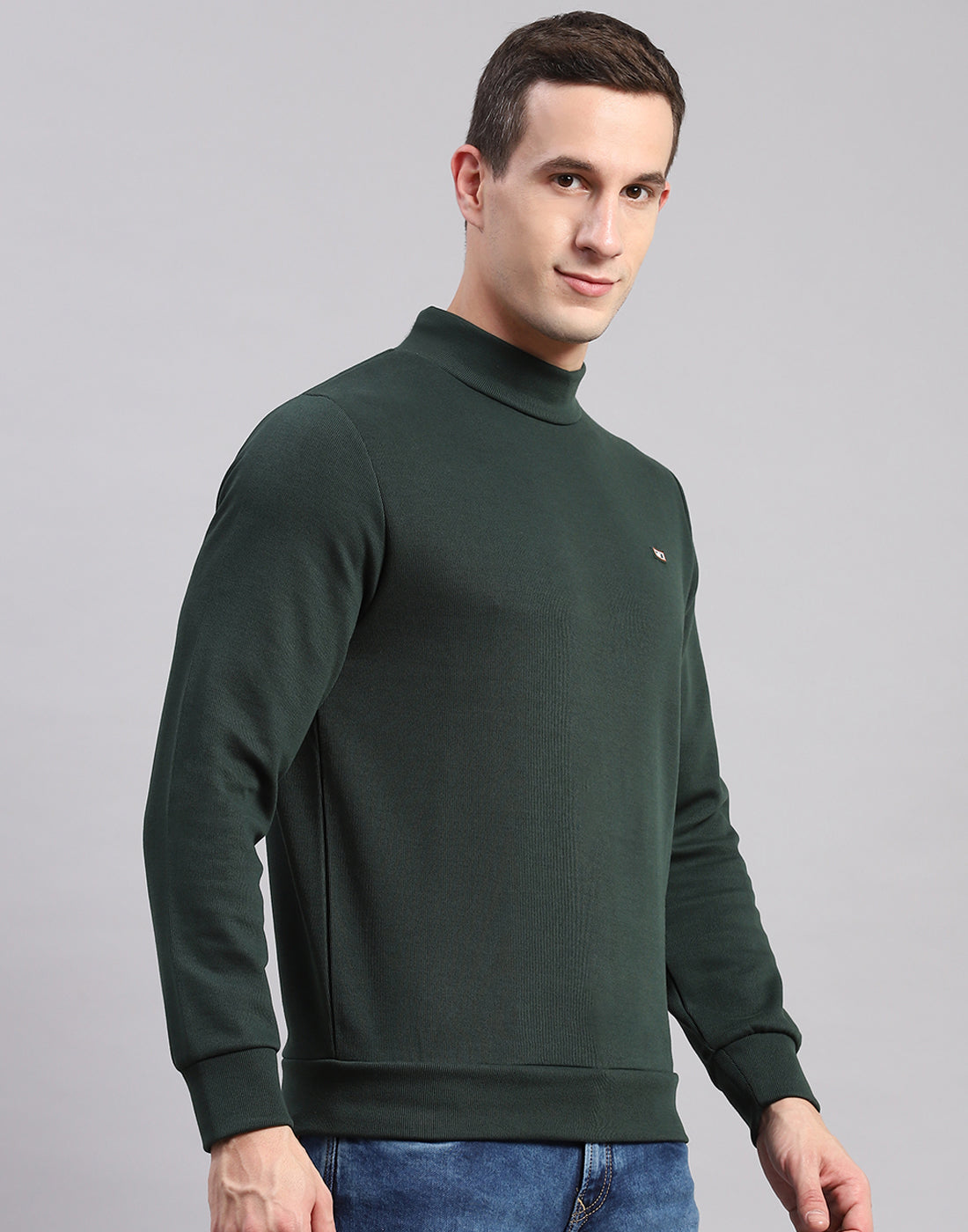 Men Green Solid T Neck Full Sleeve Sweatshirts