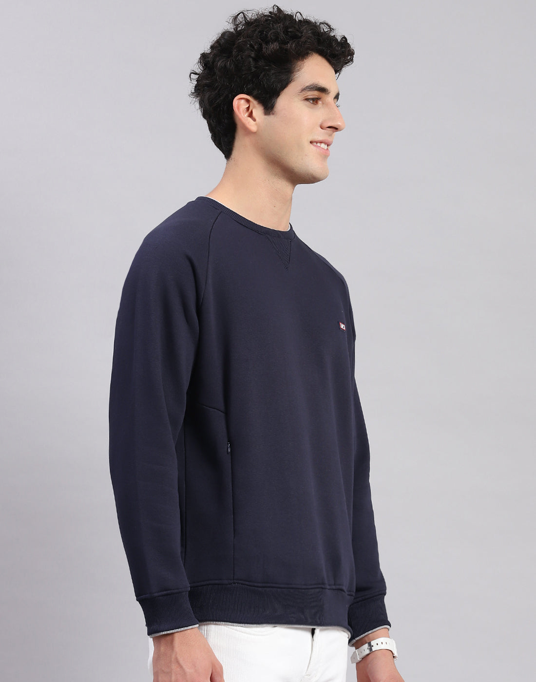 Men Navy Blue Solid Round Neck Full Sleeve Sweatshirts