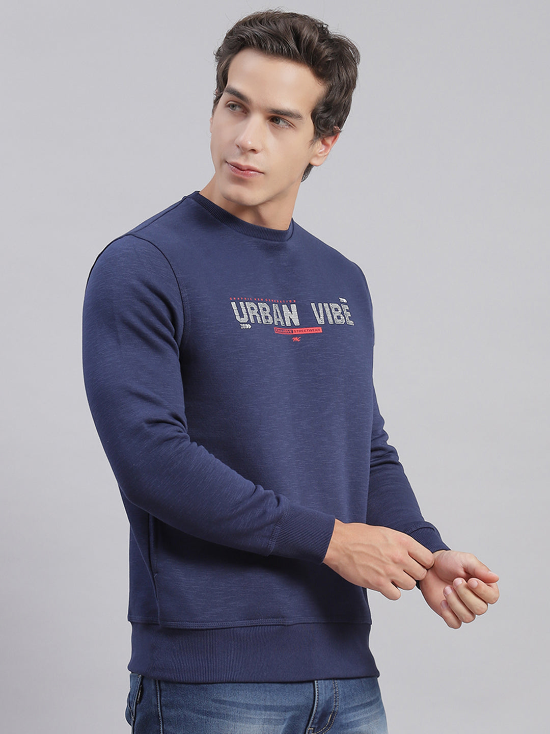 Men Navy Blue Solid Round Neck Full Sleeve Sweatshirts