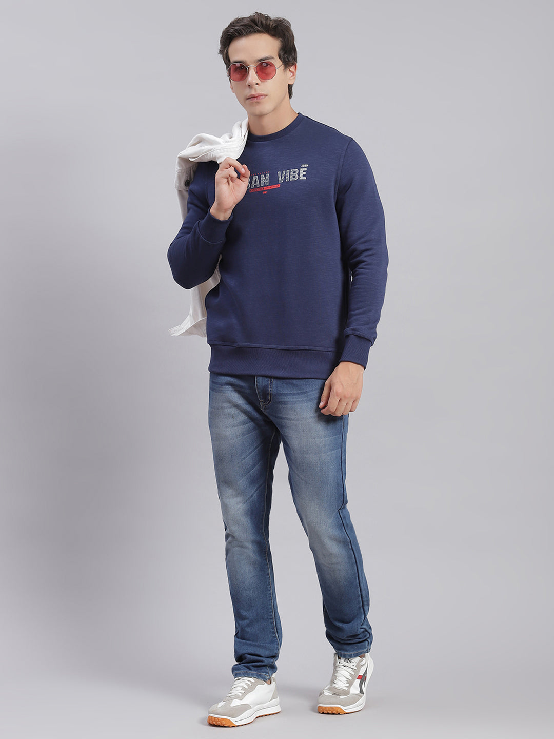 Men Navy Blue Solid Round Neck Full Sleeve Sweatshirts