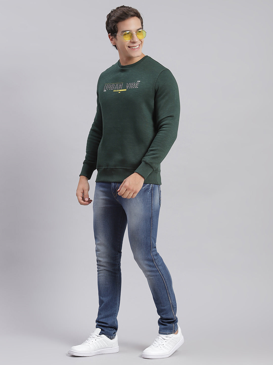 Men Green Solid Round Neck Full Sleeve Sweatshirts