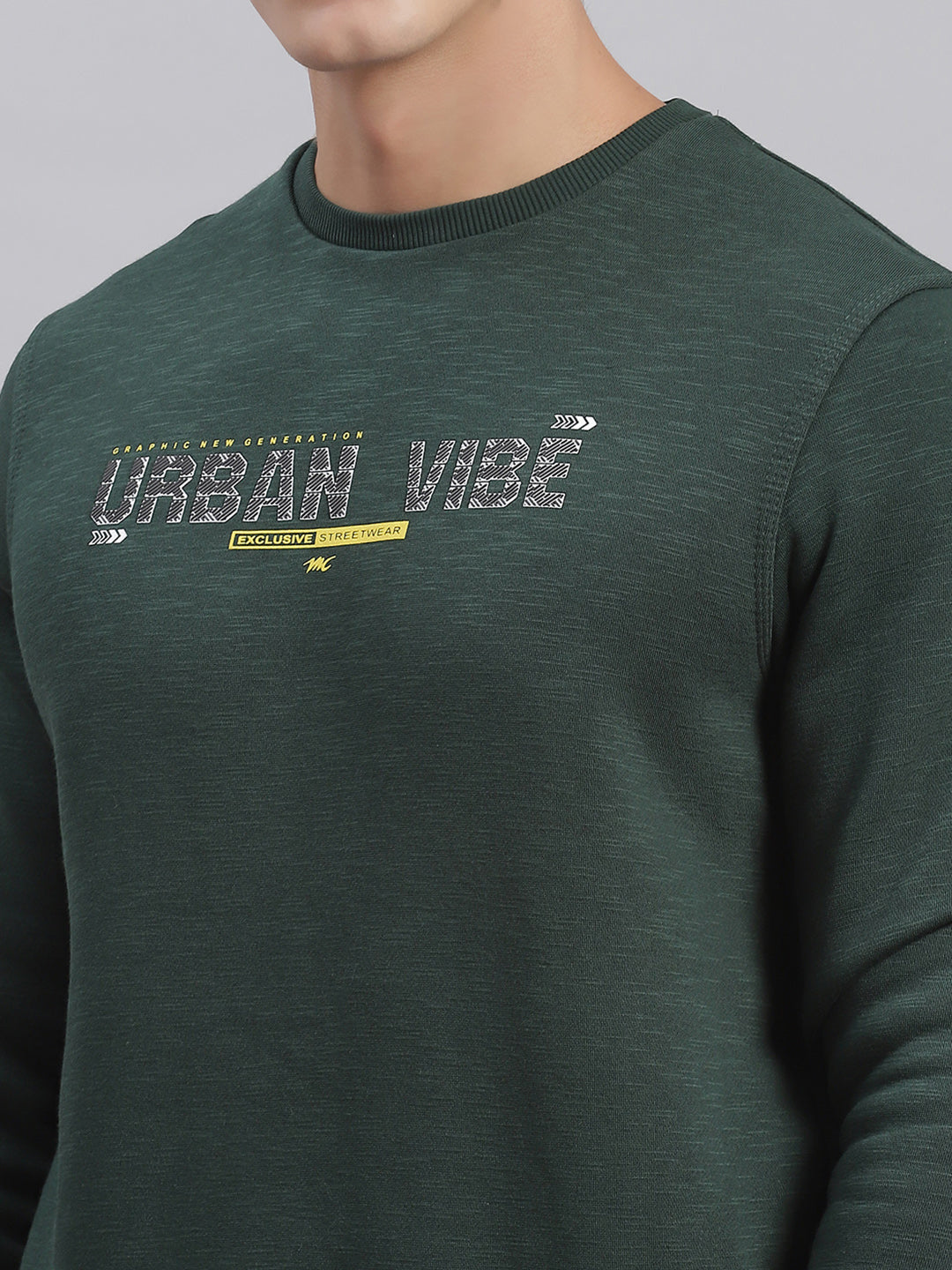 Men Green Solid Round Neck Full Sleeve Sweatshirts