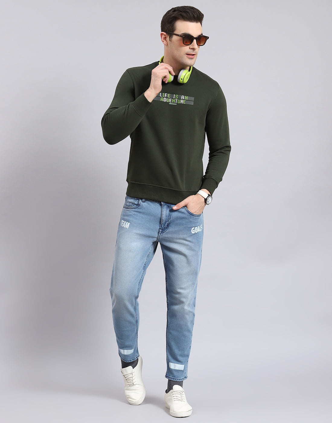 Men Olive Solid Round Neck Full Sleeve Sweatshirt