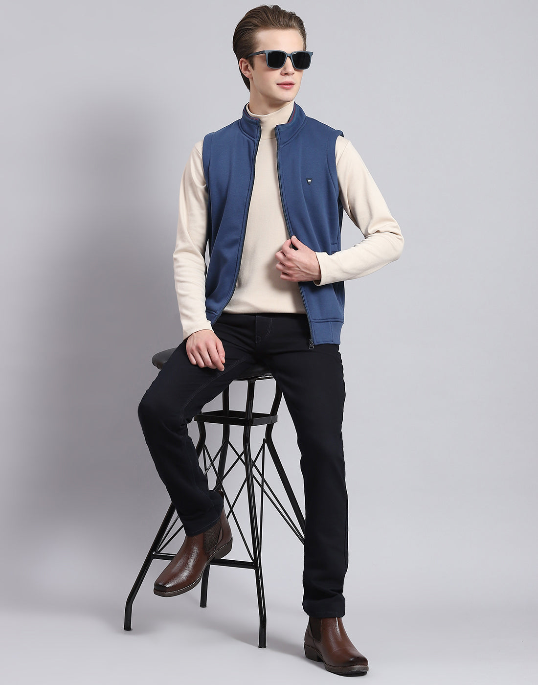 Men Blue Solid Stand Collar Sleeveless Sweatshirt