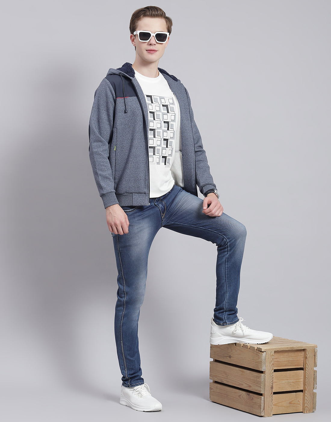 Men Navy Blue Solid Hooded Full Sleeve Sweatshirt