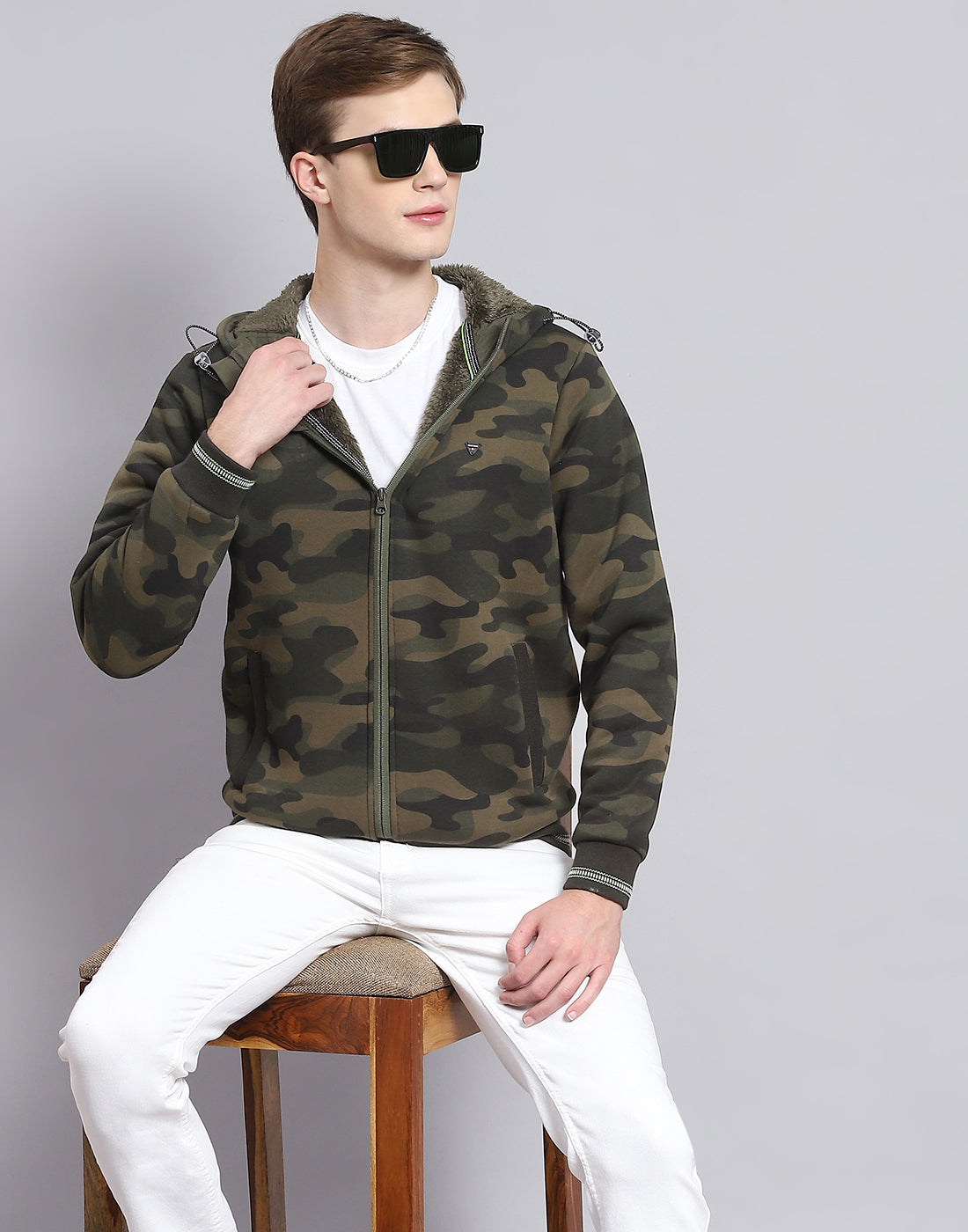 Men Olive Solid Hooded Full Sleeve Sweatshirt
