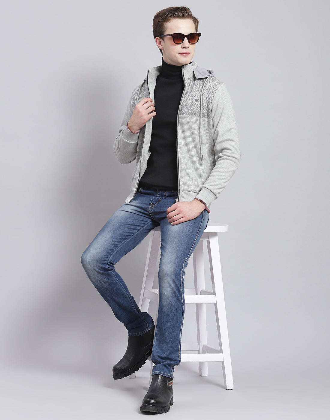 Men Grey Solid Hooded Full Sleeve Sweatshirt