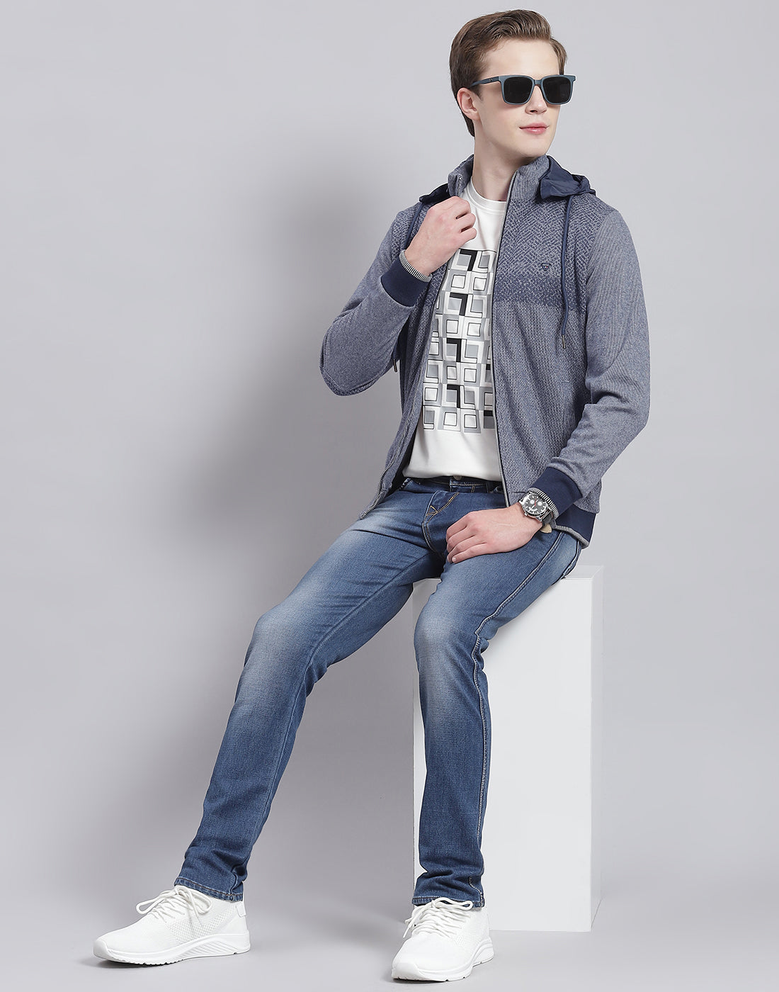 Men Navy Blue Solid Hooded Full Sleeve Sweatshirt