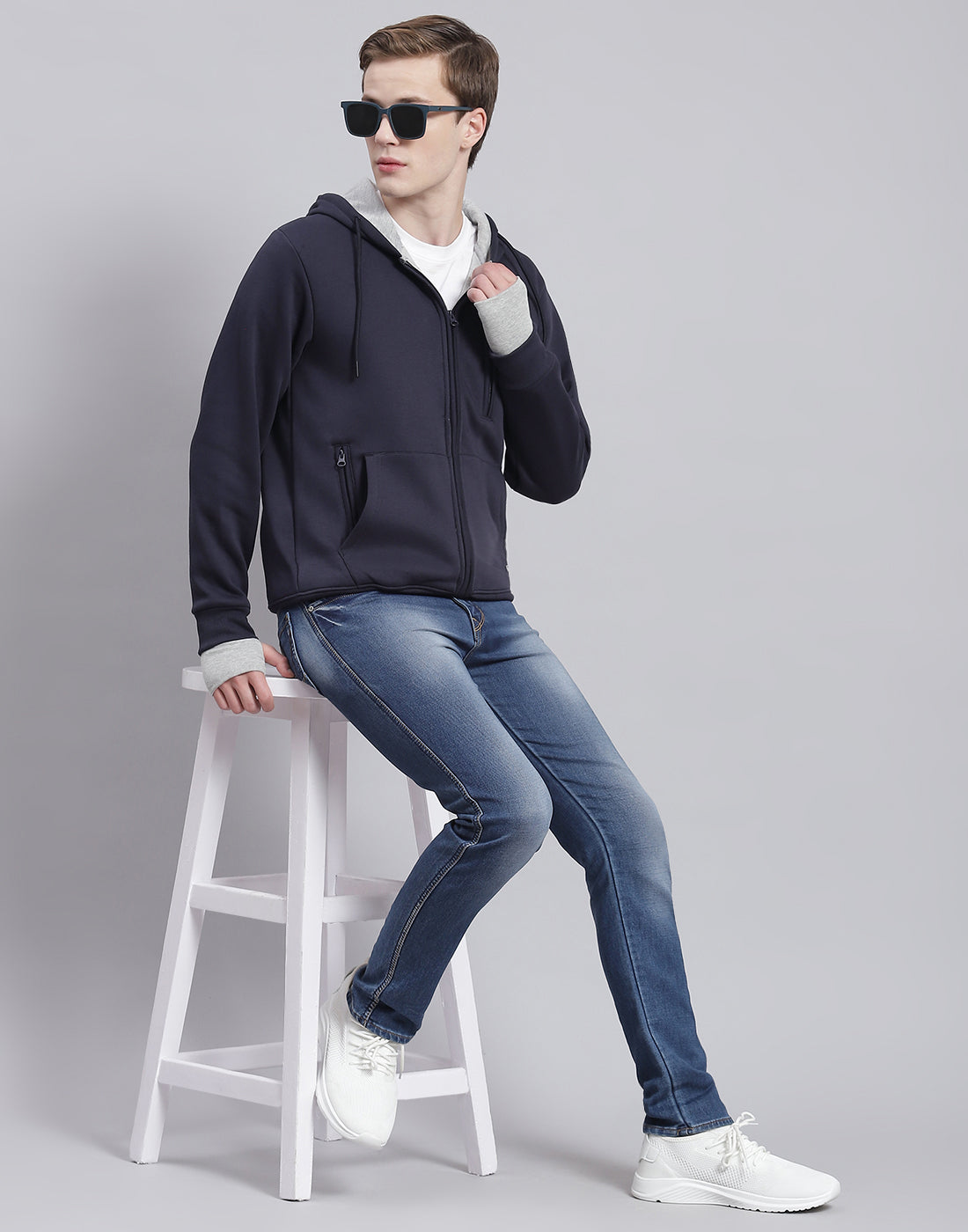 Men Navy Blue Solid Hooded Full Sleeve Sweatshirt
