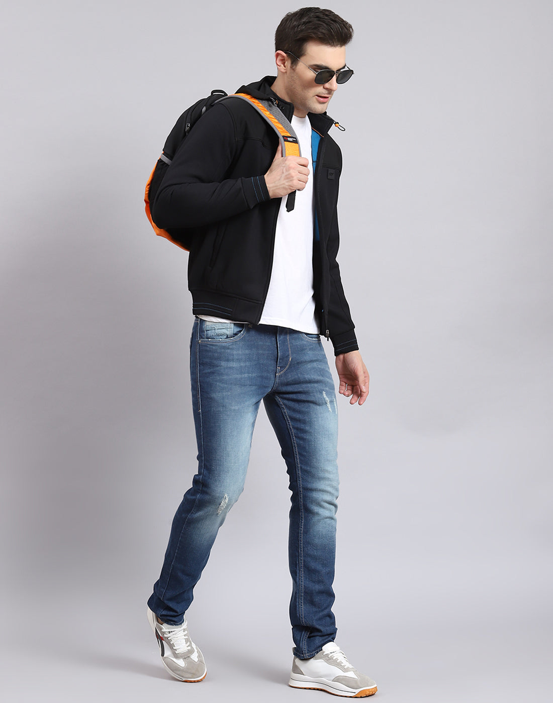 Men Black Solid Hooded Full Sleeve Sweatshirt