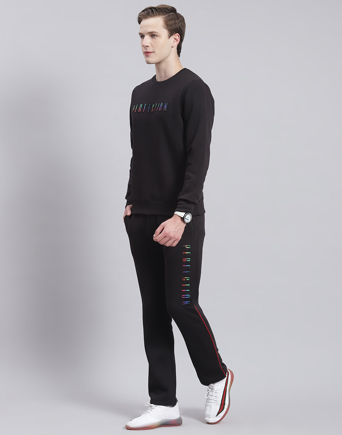 Men Black Solid Round Neck Full Sleeve Tracksuit