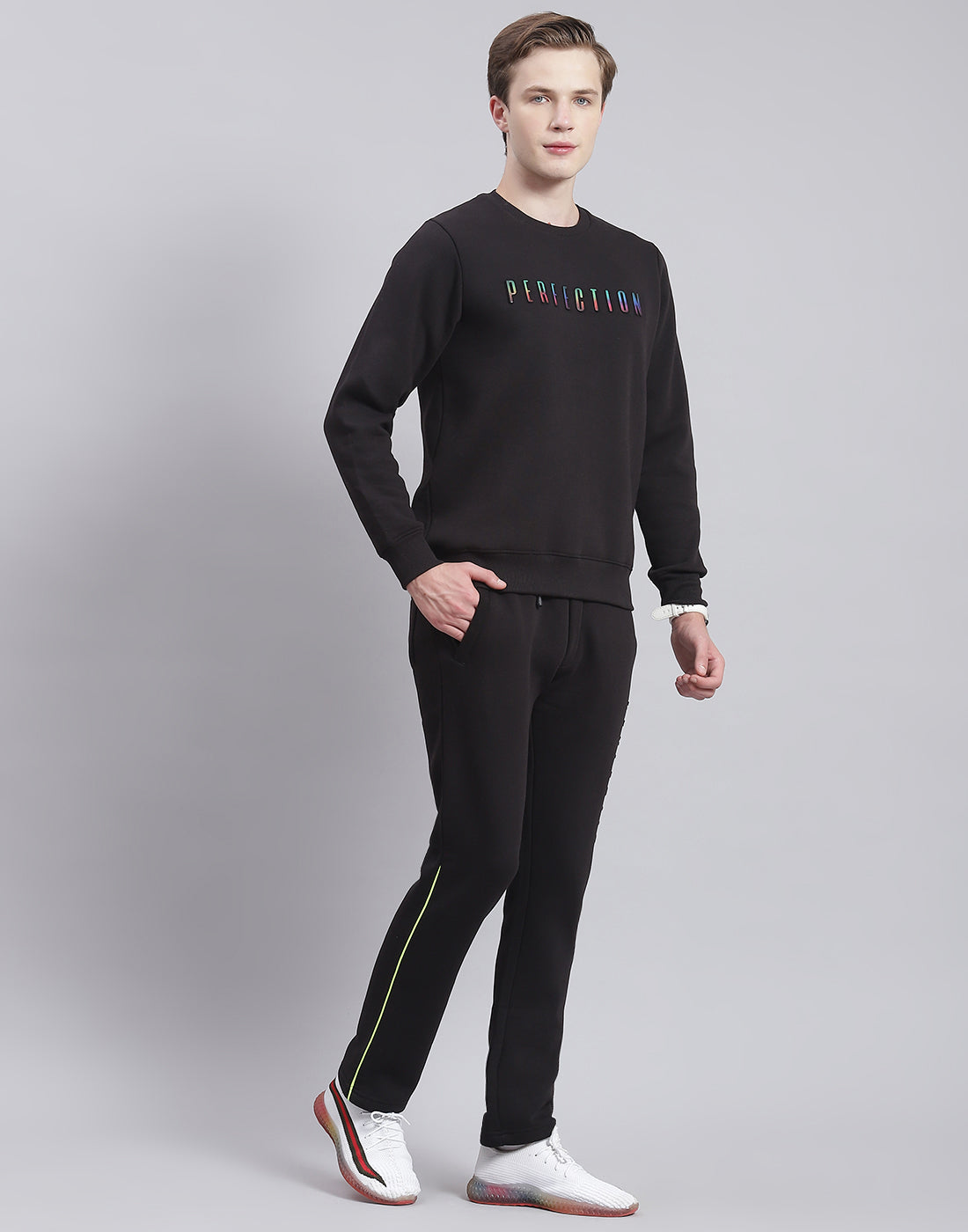 Men Black Solid Round Neck Full Sleeve Tracksuit