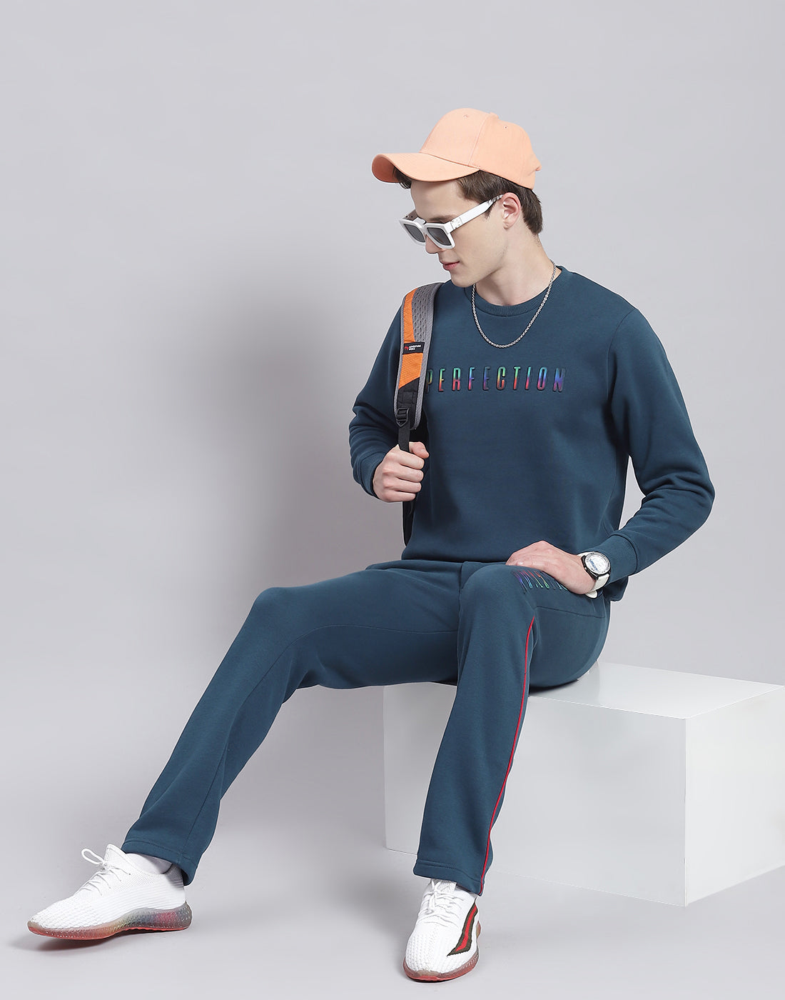 Men Teal Blue Solid Round Neck Full Sleeve Tracksuit