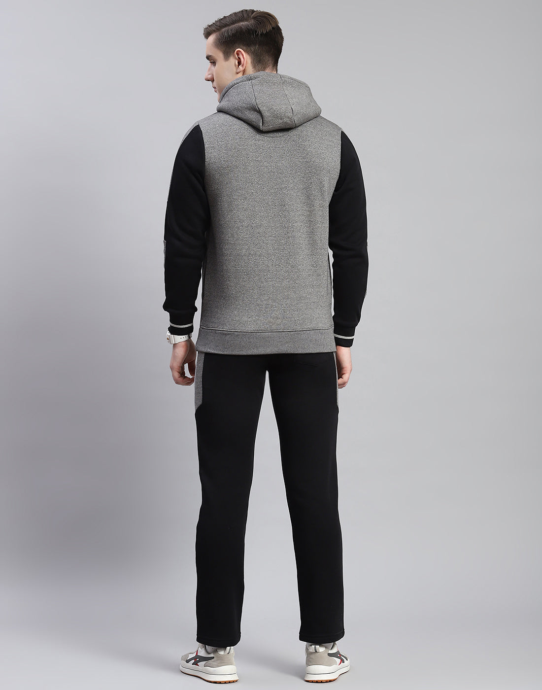 Men Grey & Black Solid Hooded Full Sleeve Tracksuit