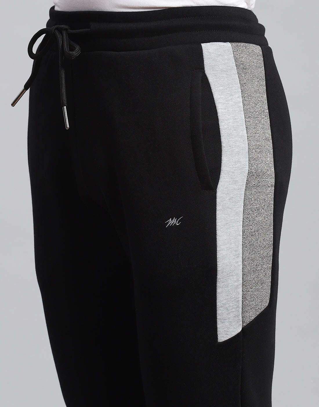 Men Grey & Black Solid Hooded Full Sleeve Tracksuit
