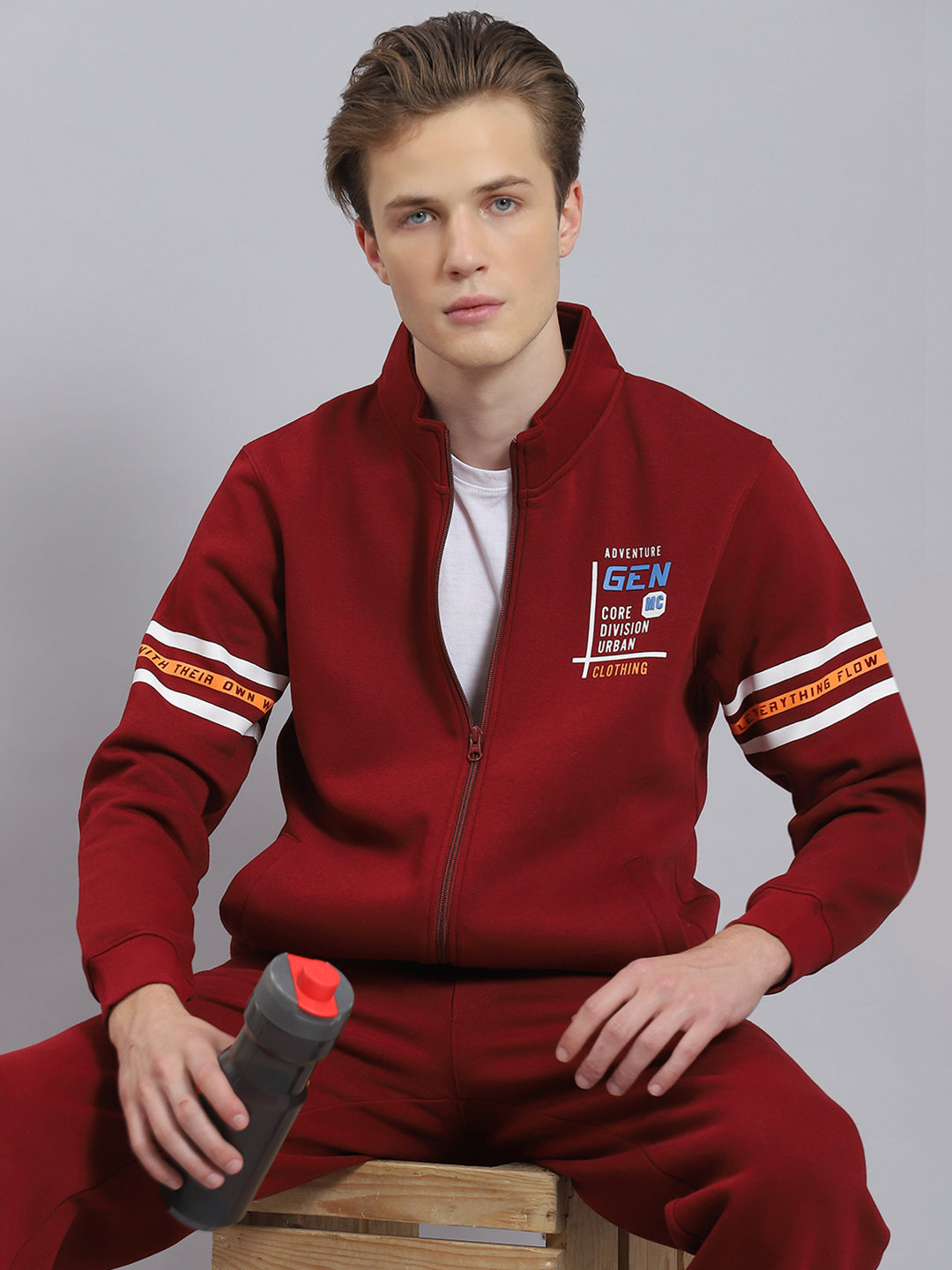 Men Maroon Solid Stand Collar Full Sleeve Tracksuit