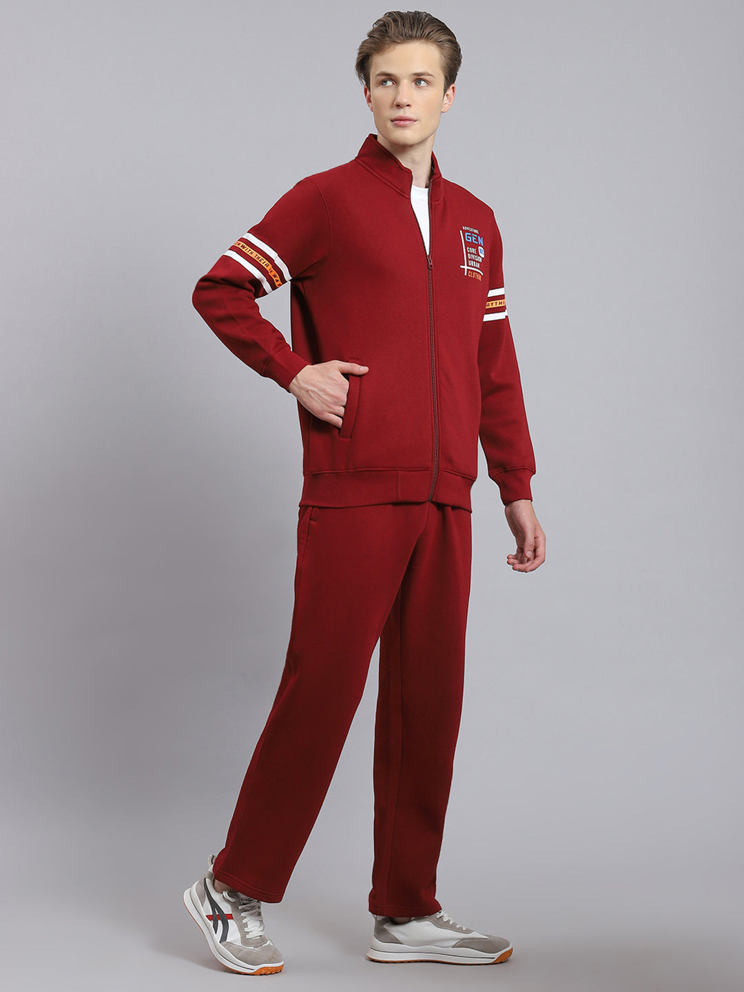 Men Maroon Solid Stand Collar Full Sleeve Tracksuit