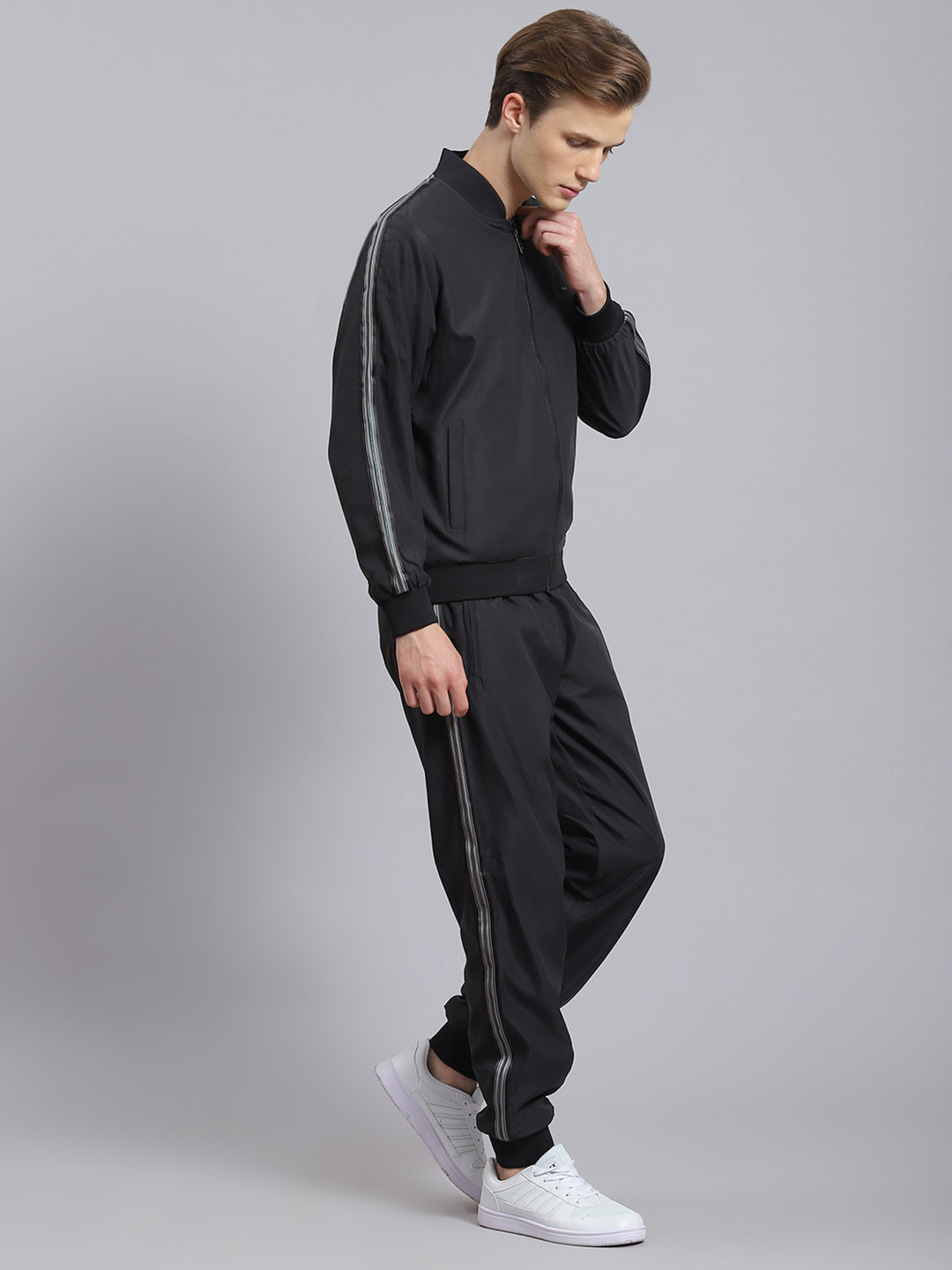 Men Black Solid Mandarin Collar Full Sleeve Tracksuit