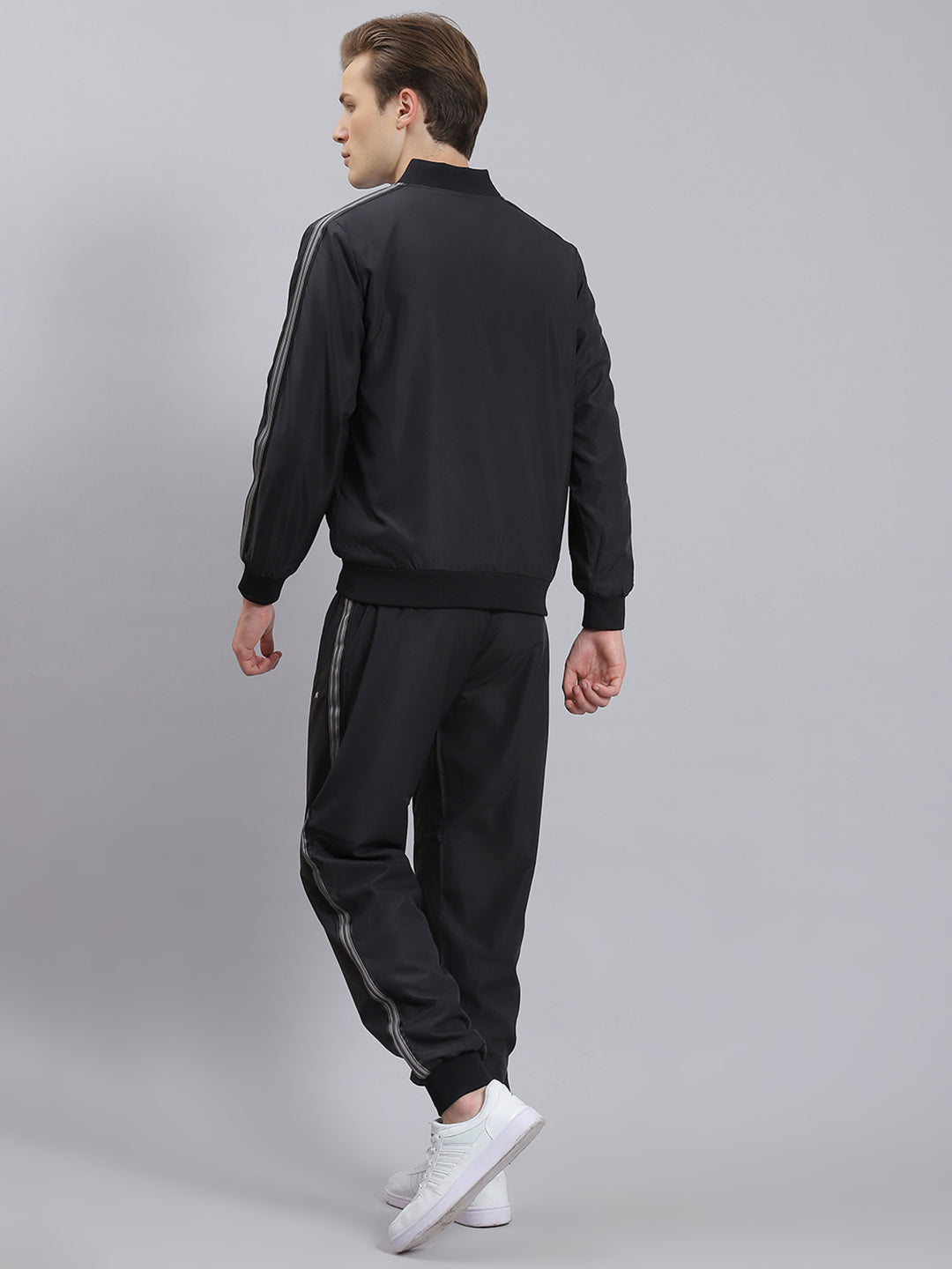 Men Black Solid Mandarin Collar Full Sleeve Tracksuit