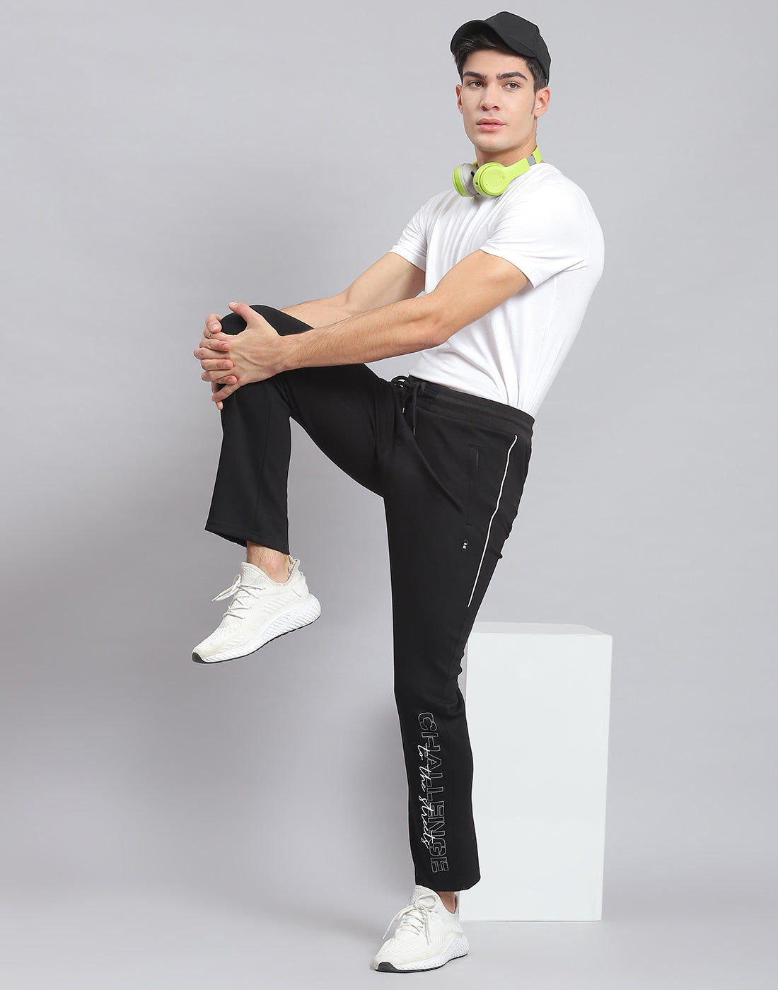 Men Black Solid Regular Fit Winter Lower