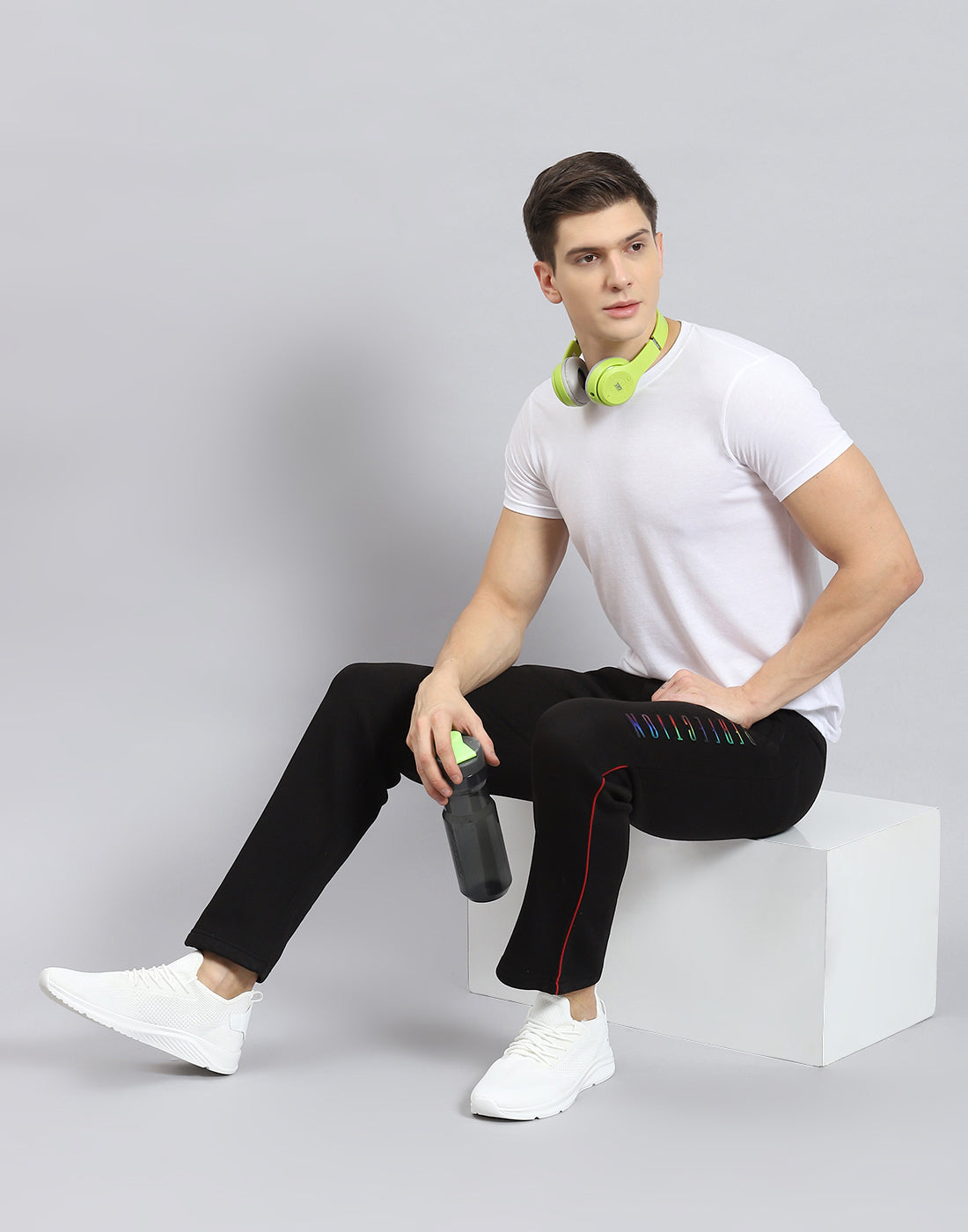 Men Black Solid Regular Fit Winter Lower