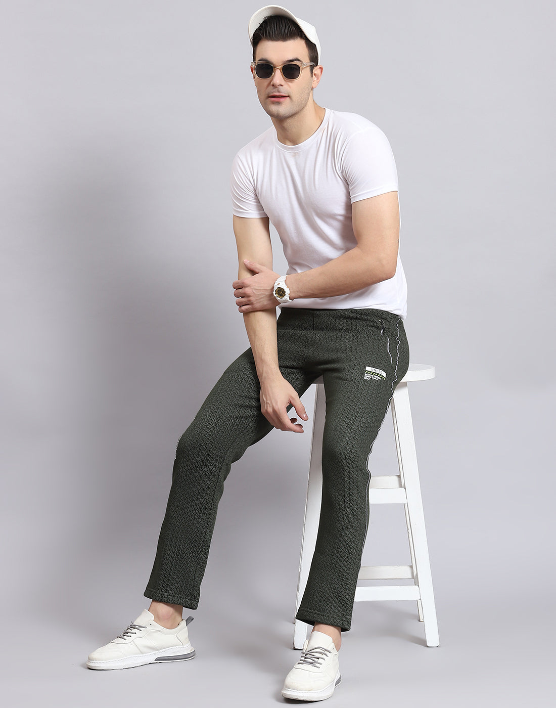 Men Olive Self Design Regular Fit Winter Lower