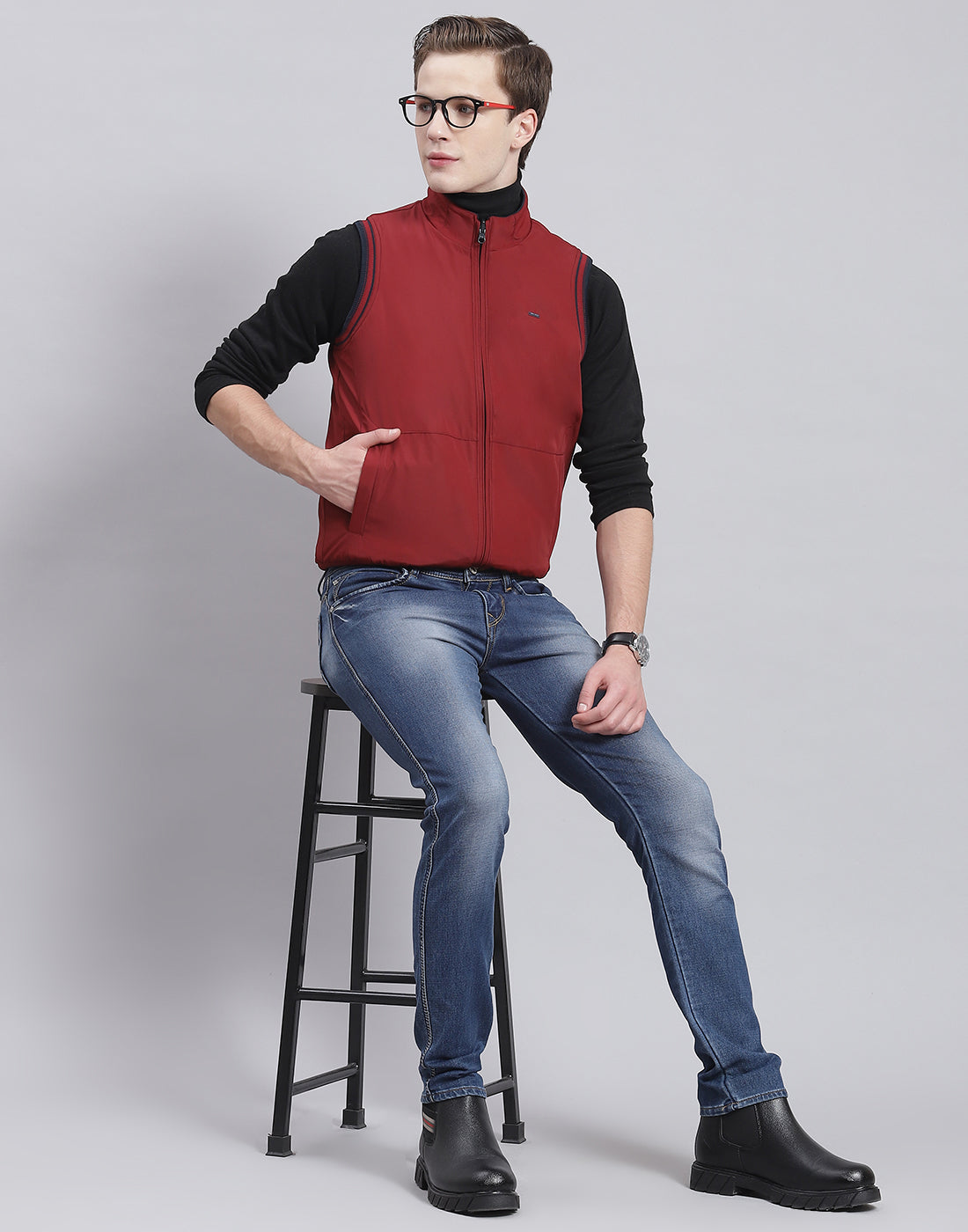 Men Maroon Solid Stand Collar Sleeveless Jacket