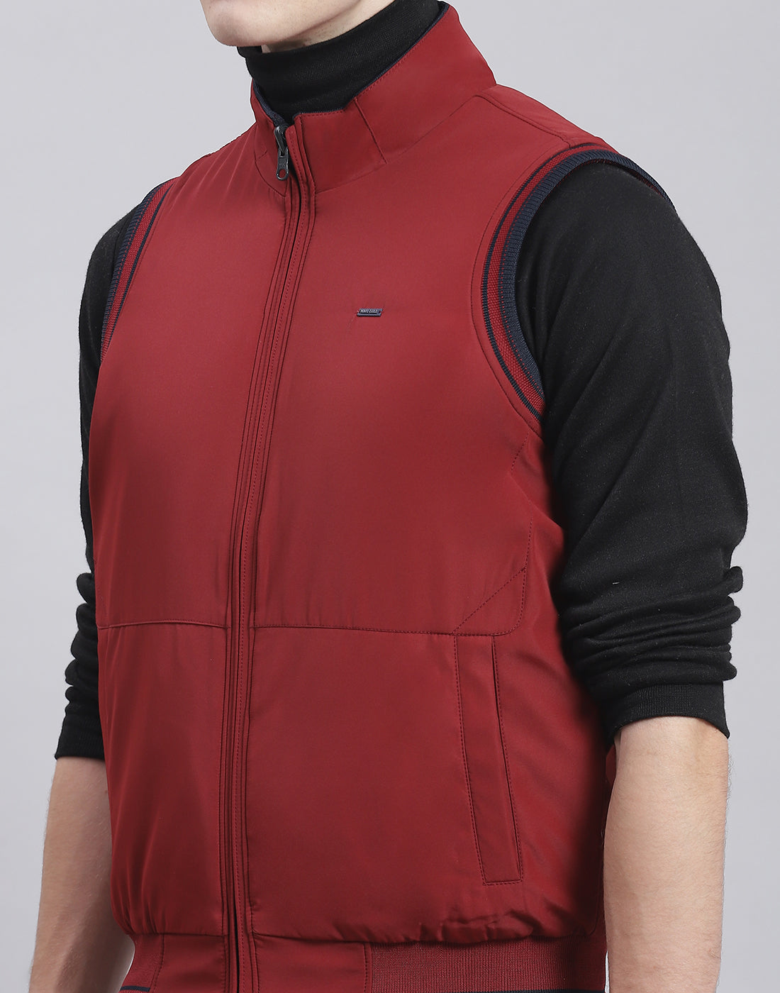 Men Maroon Solid Stand Collar Sleeveless Jacket