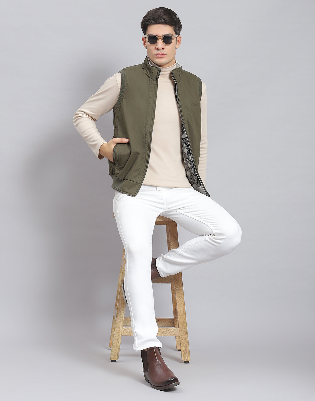 Men Olive Solid Stand Collar Sleeveless Jacket