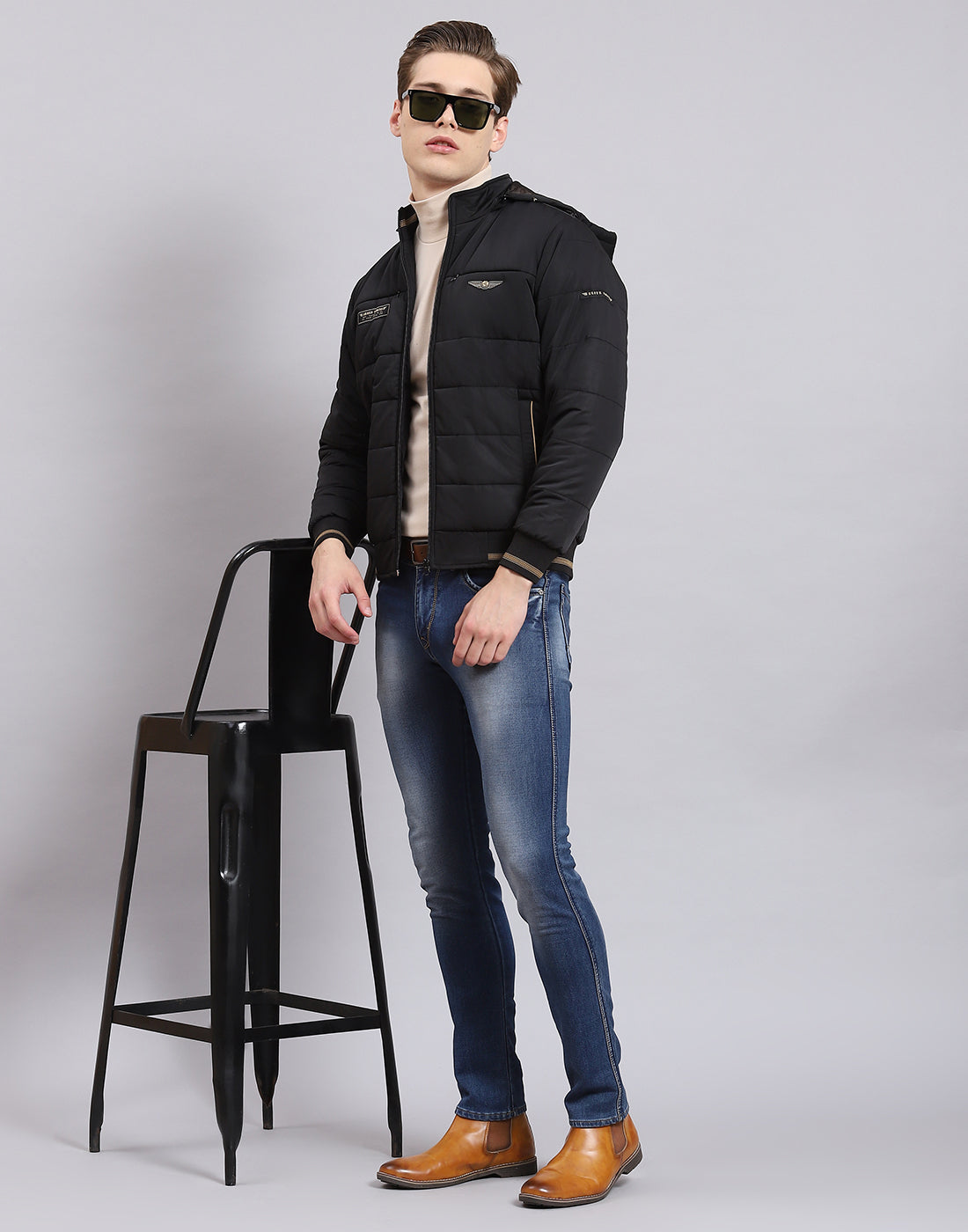 Men Black Solid Hooded Full Sleeve Jacket