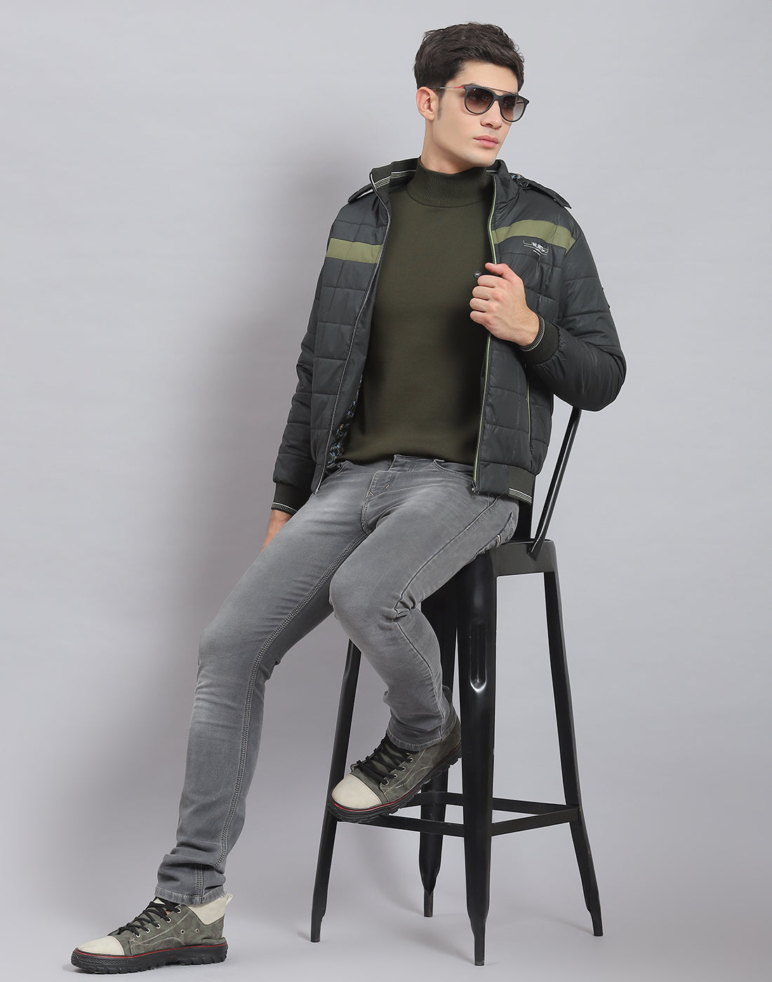Men Olive Solid Hooded Full Sleeve Jacket
