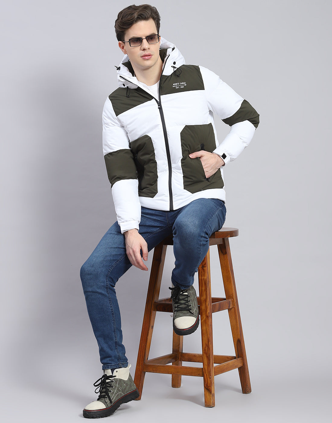 Men Olive Solid Hooded Full Sleeve Jacket